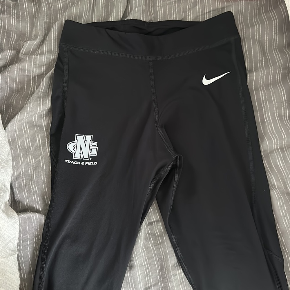 UNG track and field Nike women’s cropped running leggings size S, black